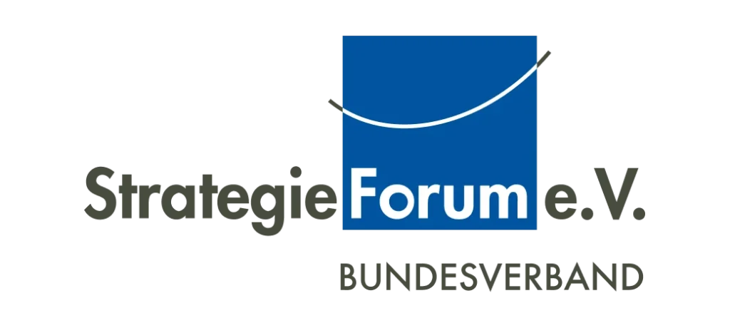 Es ist ein blau-schwarzes Logo mit Schriftzug "Strategie Forum e.V. Bundesverband" zu sehen